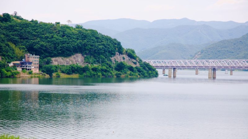 A picture of the Miryang River (밀양강) flowing into the Nakdong River on the Nakdonggang Bike Path (낙동강자전거길) along the Nakdong River in South Korea.