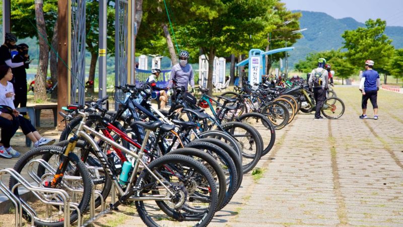 A picture of Seoryong Park (서룡공원) on the Nakdonggang Bike Path (낙동강자전거길) along the Nakdong River (낙동강) in Miryang City, South Korea.