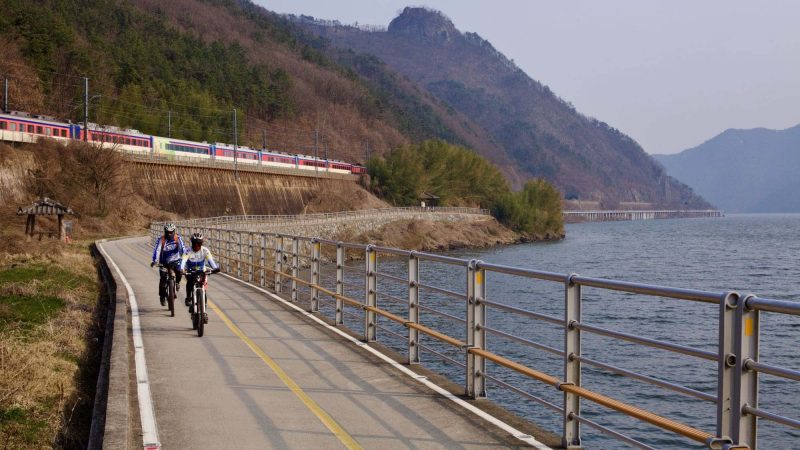 A picture of the Nakdonggang Bike Path (낙동강자전거길) and the Gyeongbu Line near Wondong Village along the Nakdong River in South Korea.