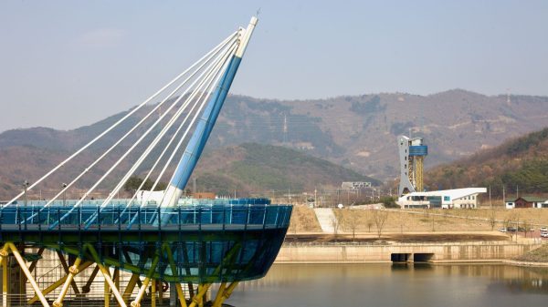 A picture of Dalseong Weir (달성보) on the Nakdonggang Bike Path (낙동강자전거길) along the Nakdong River in Dalseong County, South Korea.