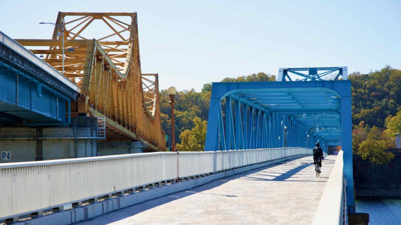 A picture of the New and Old Namji Bridge over the Nakdong River in Namji Town, Changnyeong County.