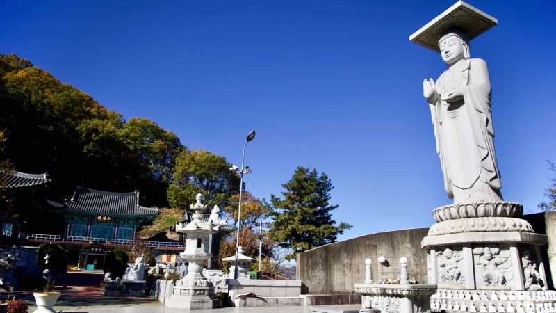A picture of the Neunggasa Temple (능가사) over the Nakdong River in Namji Town, Changnyeong County, South Korea.