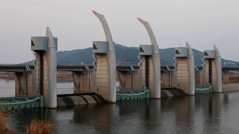 A picture of the Hapcheon Changnyeong Weir (합천창녕보) in Hapcheon and Changnyeong Counties, South Korea.