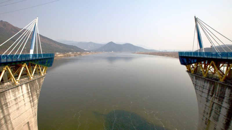 A picture of Dalseong Weir (달성보) on the Nakdonggang Bike Path (낙동강자전거길) along the Nakdong River in Dalseong County, South Korea.