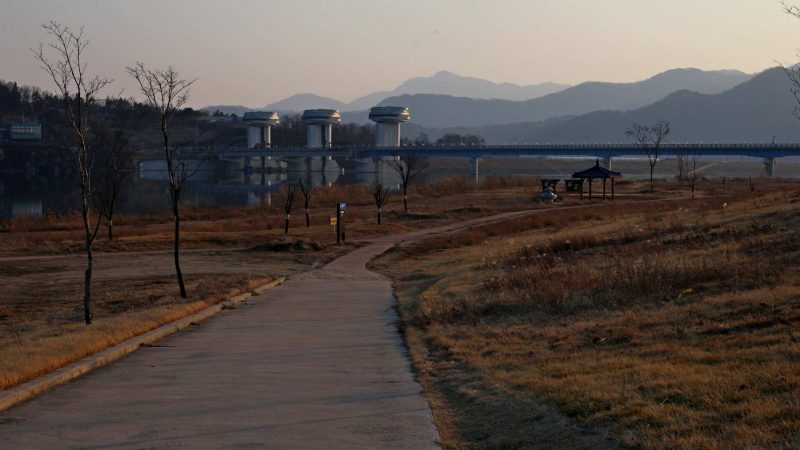 A picture of Sangju Weir (상주보) on the Nakdong River near Sangju City, South Korea.