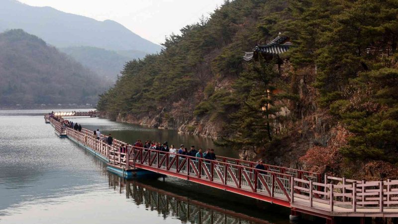 A picture of Geumosan Provincial Park (금오산도립공원) in Gumi City, South Korea.