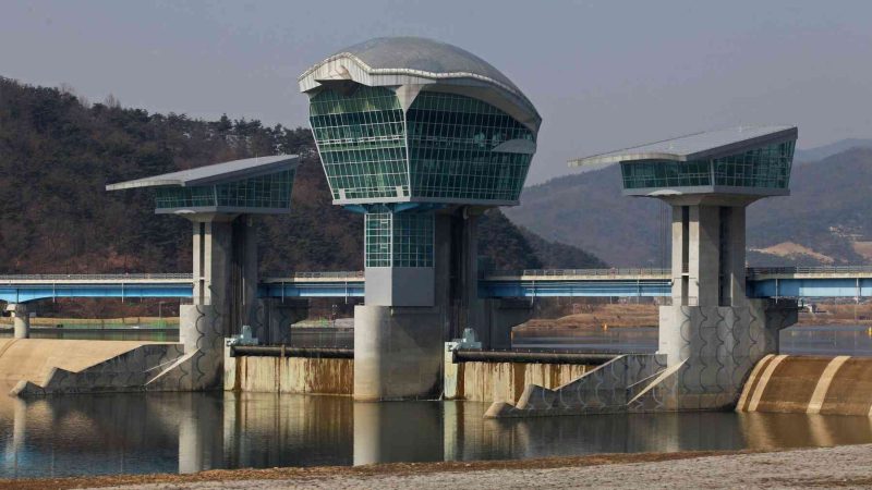 Nakdonggang-Bike-Path-Sangju-Gumi-Gumi-bo-Dam-Close-up