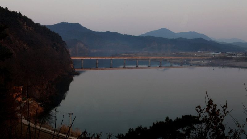 A picture of on the Nakdong River from Jungdong Bridge along the the Nakdonggang Bike Path (낙동강자전거길) in South Korea.