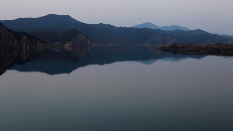 A picture of on the Nakdong River from the Nakdonggang Bike Path (낙동강자전거길) in South Korea.