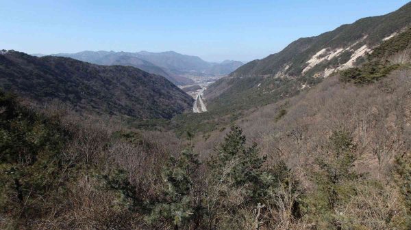 A picture of the western view from on top of Ihwa Pass (이화령) in Goesan County, South Korea.