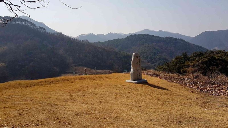 A picture of a terraced lawn halfway up the Sojo Pass along Saejae Bicycle Path (새재자전거길) in Chungju City, South Korea.