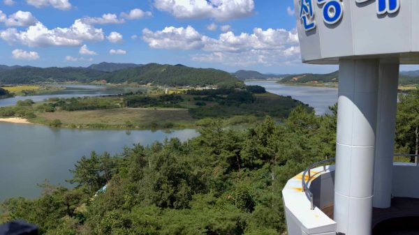 A view of the Yeongsan River unfolds from the Neureoji Observation Tower.
