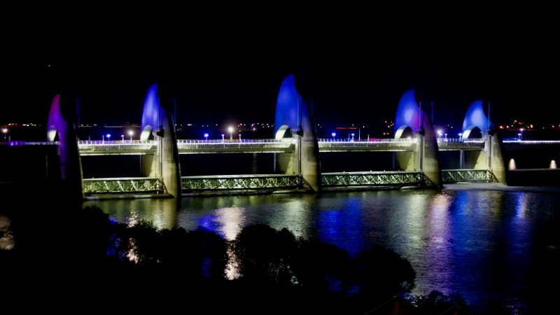 Seungchon Weir on the Yeongsan River is illuminated in purple.